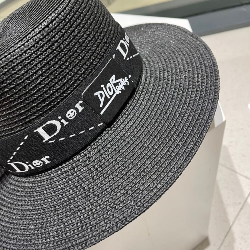 CHRISTIAN DIOR